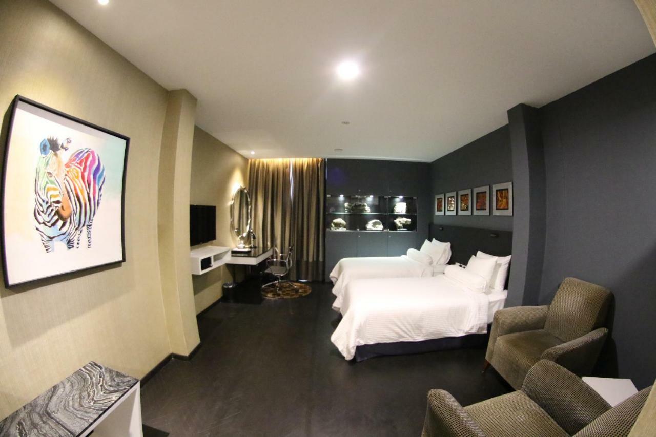Bedrock Hotel Ипох Екстериор снимка