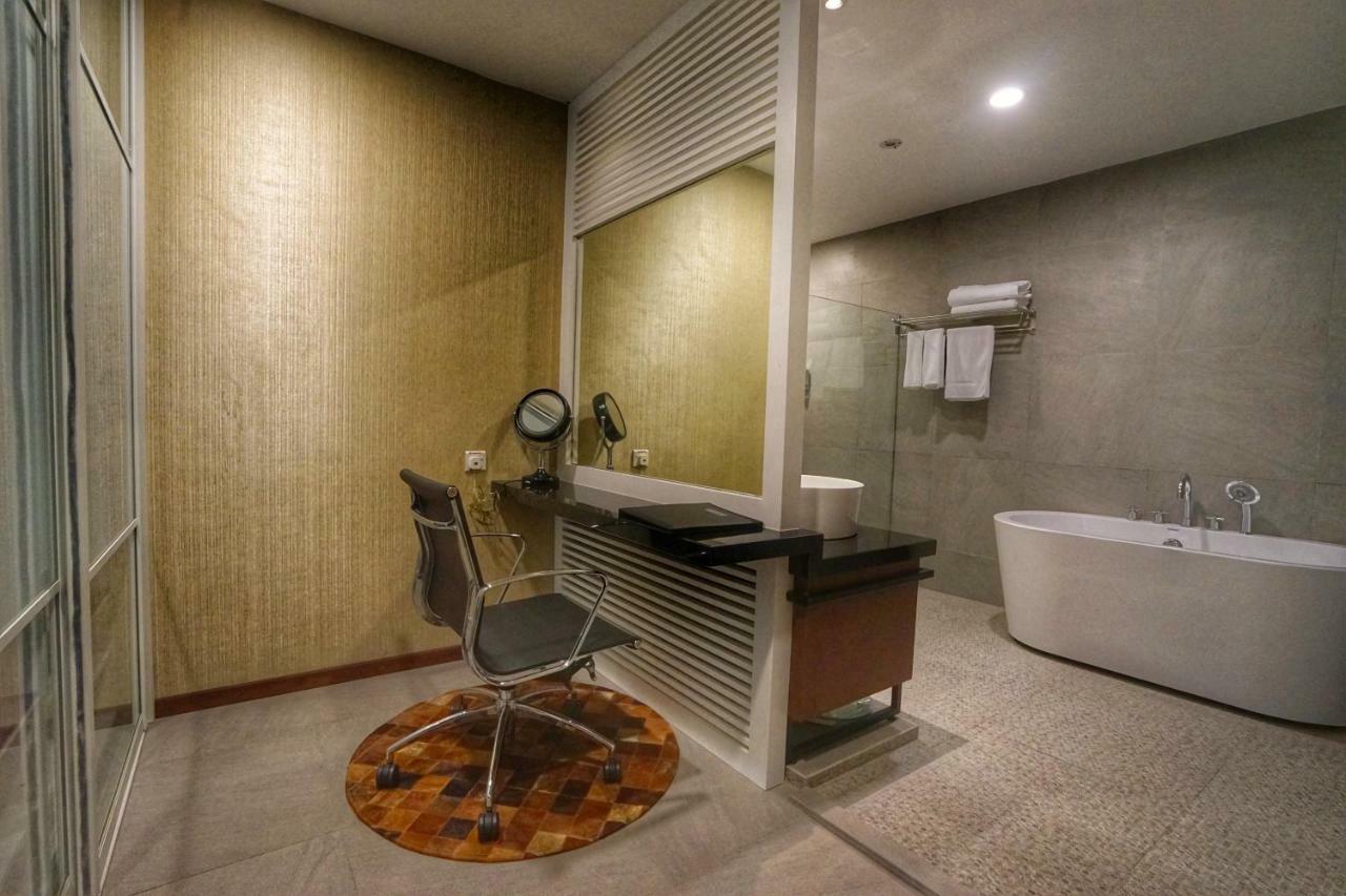 Bedrock Hotel Ипох Екстериор снимка